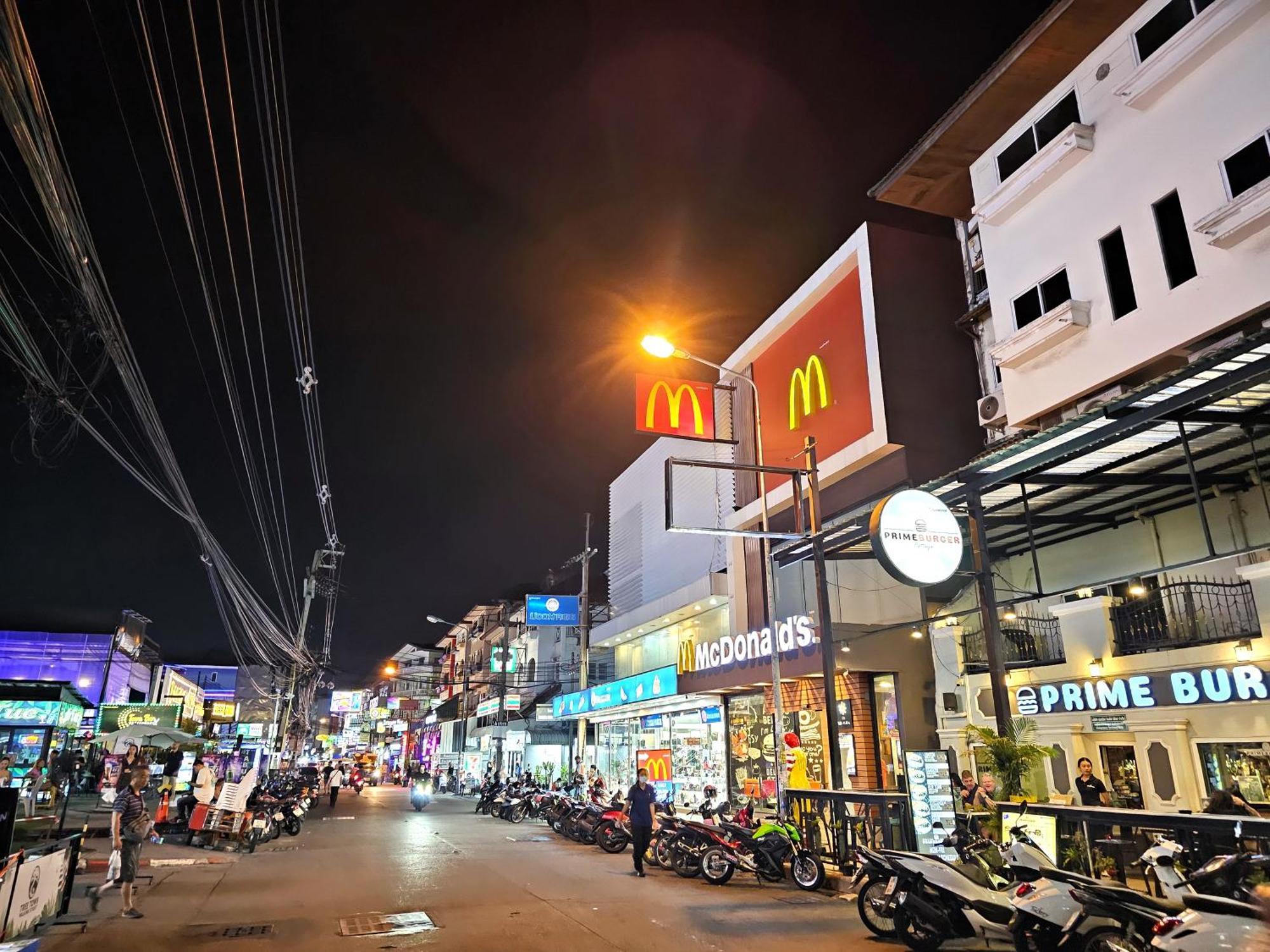 The Base Inn Pattaya ภายนอก รูปภาพ