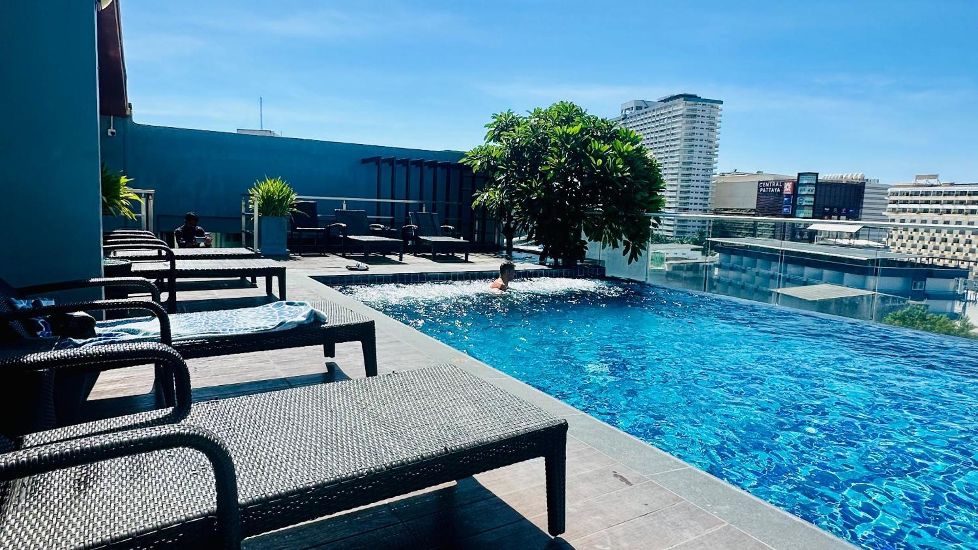 The Base Inn Pattaya ภายนอก รูปภาพ